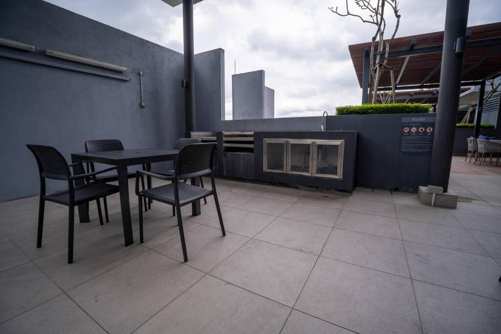 Neu By Cozy Unit L20rb Near Klcc & Jelatek Lrt *