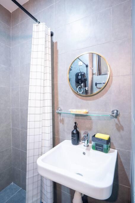 Neu By Cozy Unit L20rb Near Klcc & Jelatek Lrt Kuala Lumpur